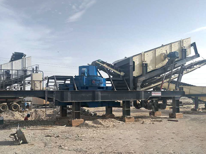 廣東客戶移動鵝卵石制砂機現場
