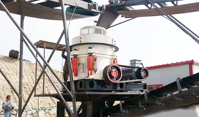 圓錐破碎機破碎現場