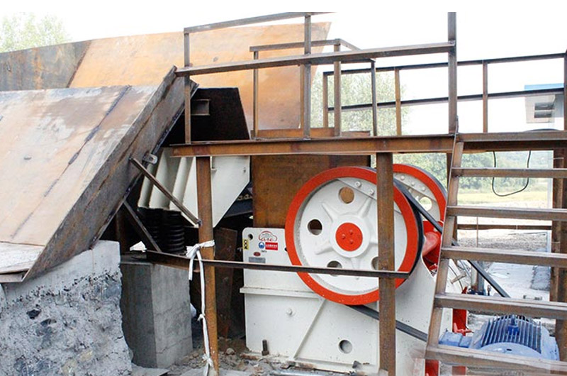 小型鄂式破碎機工作現場