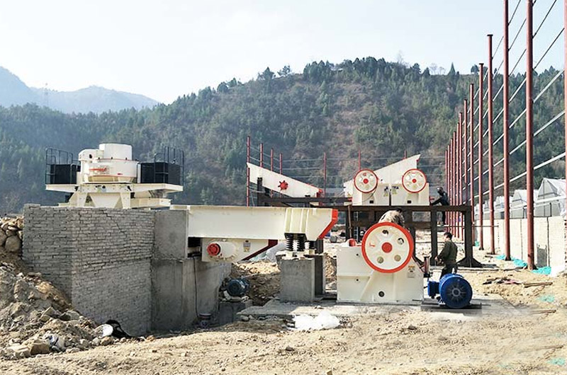 小型鄂式破碎機生產現場