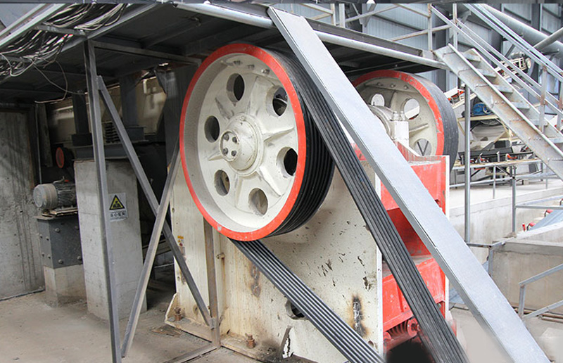 大型顎式破碎機工作現場